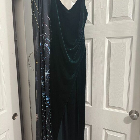 Emerald Green Velvet Cocktail Dress - Picture 1 of 1